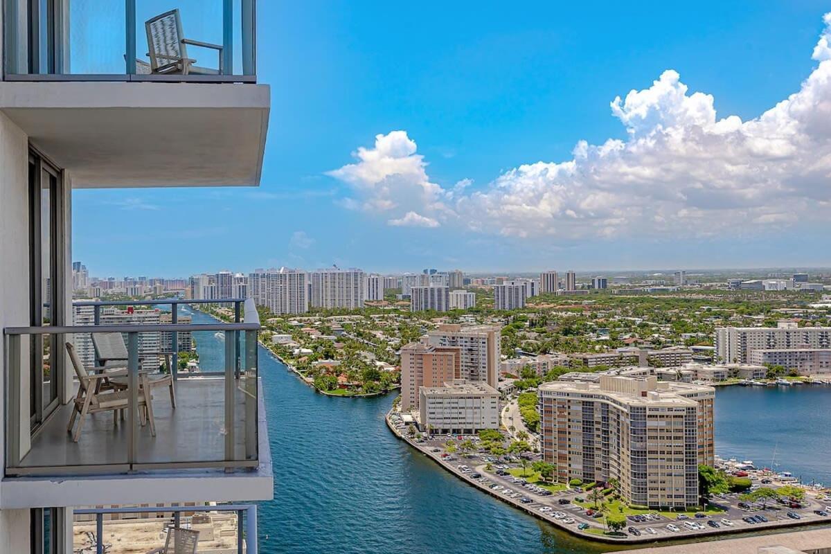 Luxury With Stunning View, Balcony, Amazing Pools Leilighet Hollywood Eksteriør bilde
