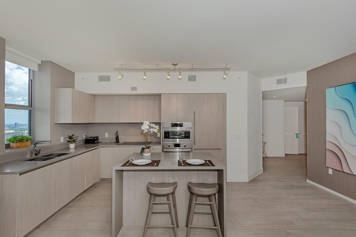 Luxury With Stunning View, Balcony, Amazing Pools Leilighet Hollywood Eksteriør bilde