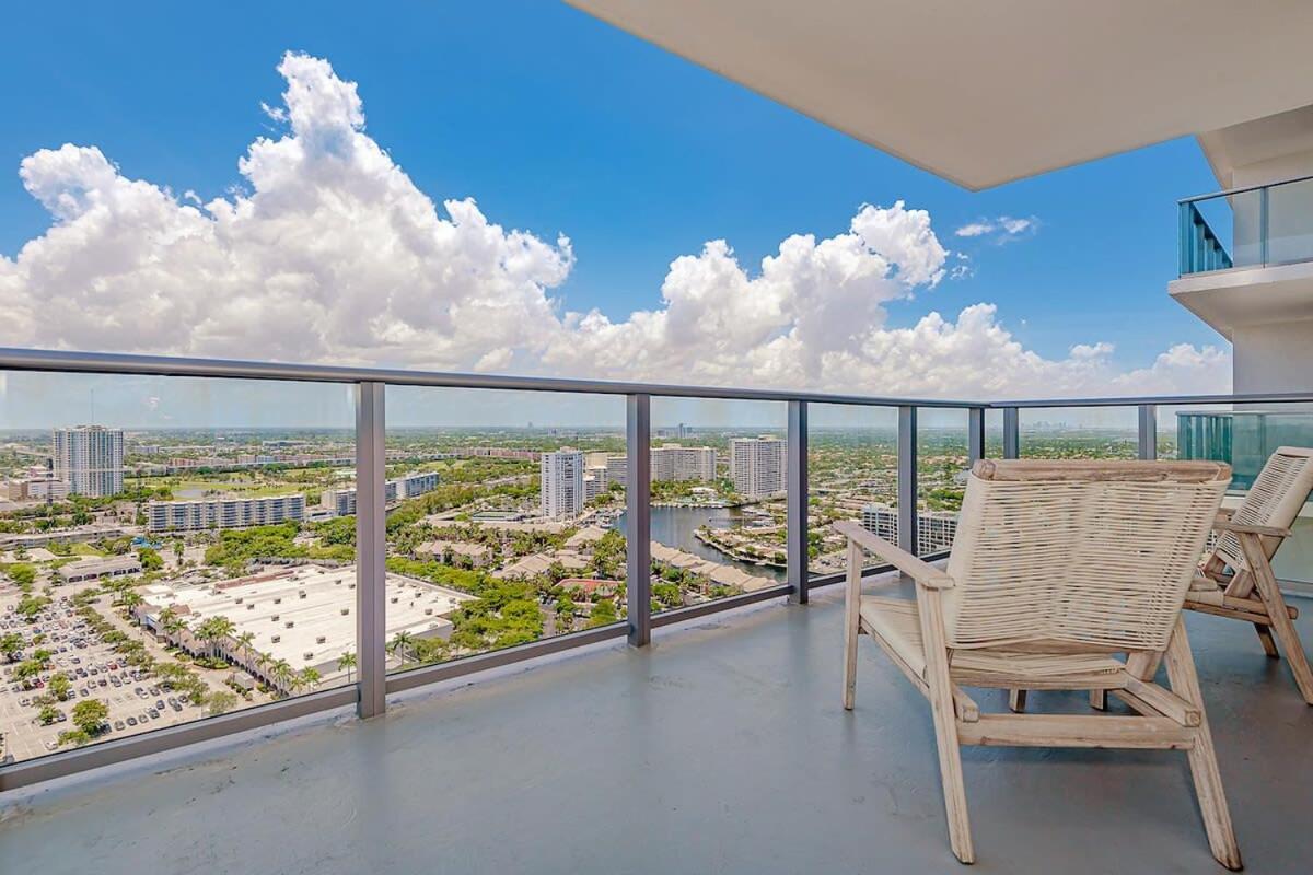 Luxury With Stunning View, Balcony, Amazing Pools Leilighet Hollywood Eksteriør bilde